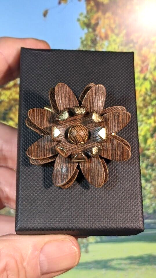 Vintage 60s 70s Wood Effect Floral Alloy Brooch, in Box. 44mm