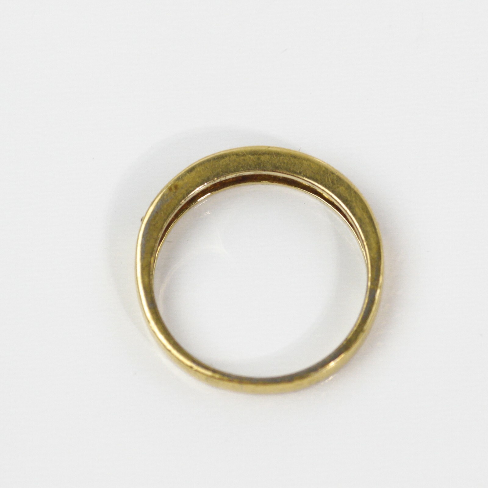 ADORABLE STERLING SILVER GOLD TONE BAND WITH GREEN GEMSTONES SIZE 6.75
