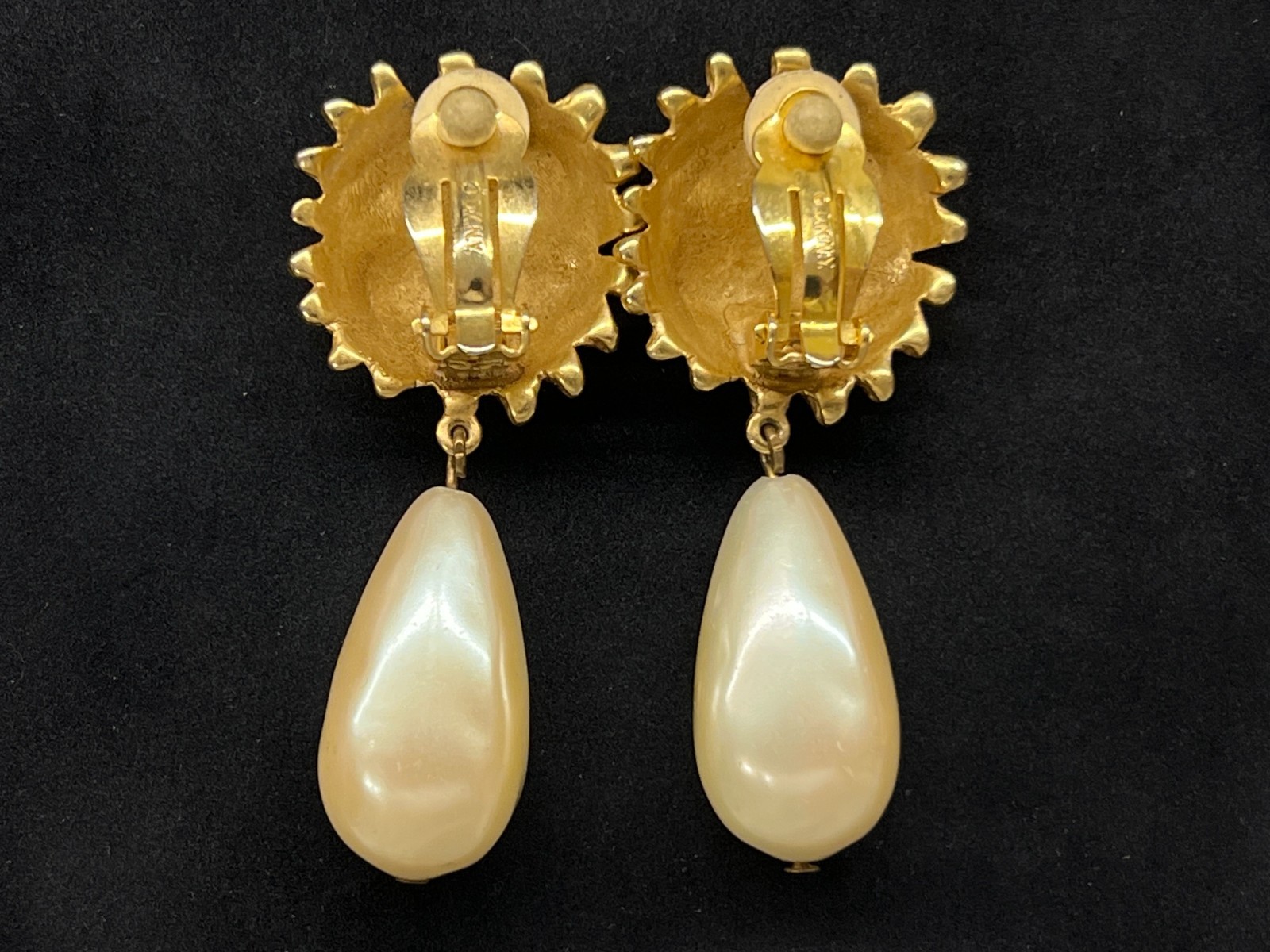 Donna Karan DKNY 1980’s / 90’s Drop Pearl Gold Sun Earrings – Robert Lee Morris