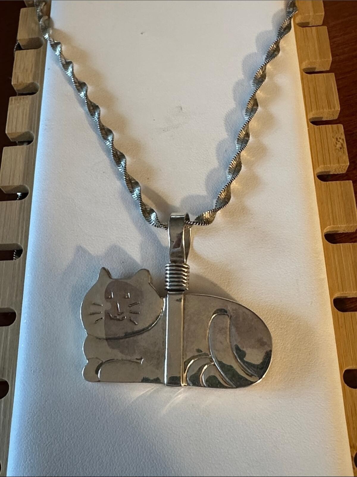 Sterling Silver Cat Pendant Necklace with twisted chain. Hollow. 20g