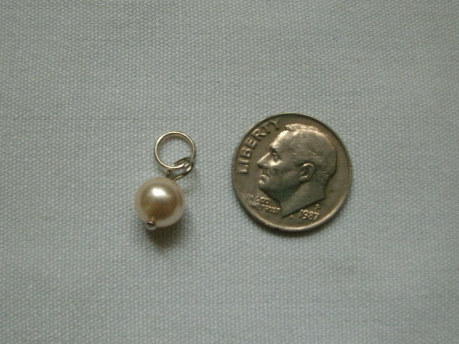 Pearl solitaire pendant only – no chain