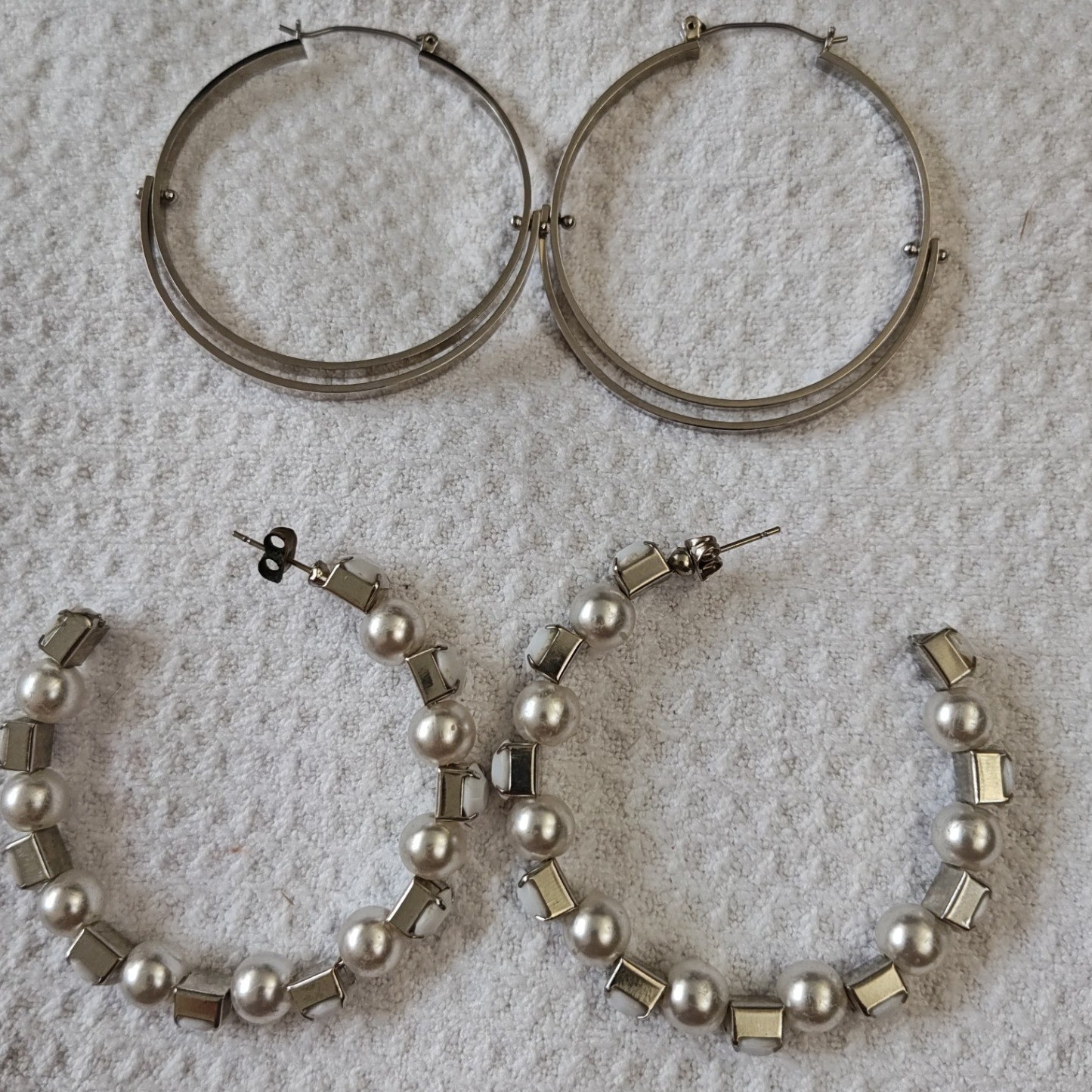 Hinged Double Hoop Earring and Silver Pearl Cabochon – 2 Pairs