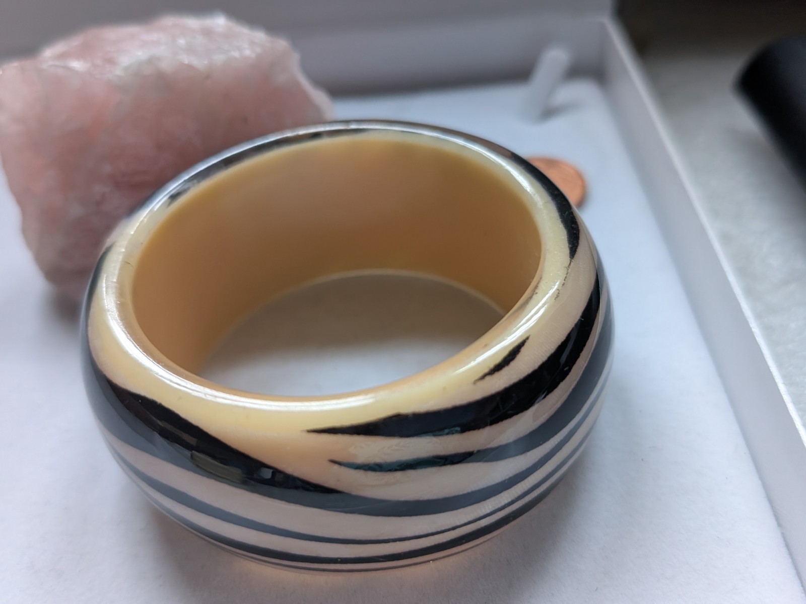 Vintage Lucite Chunky Cream Zebra Stripe Bangle Bracelet 112g & 36mm W/ 66mm Dia