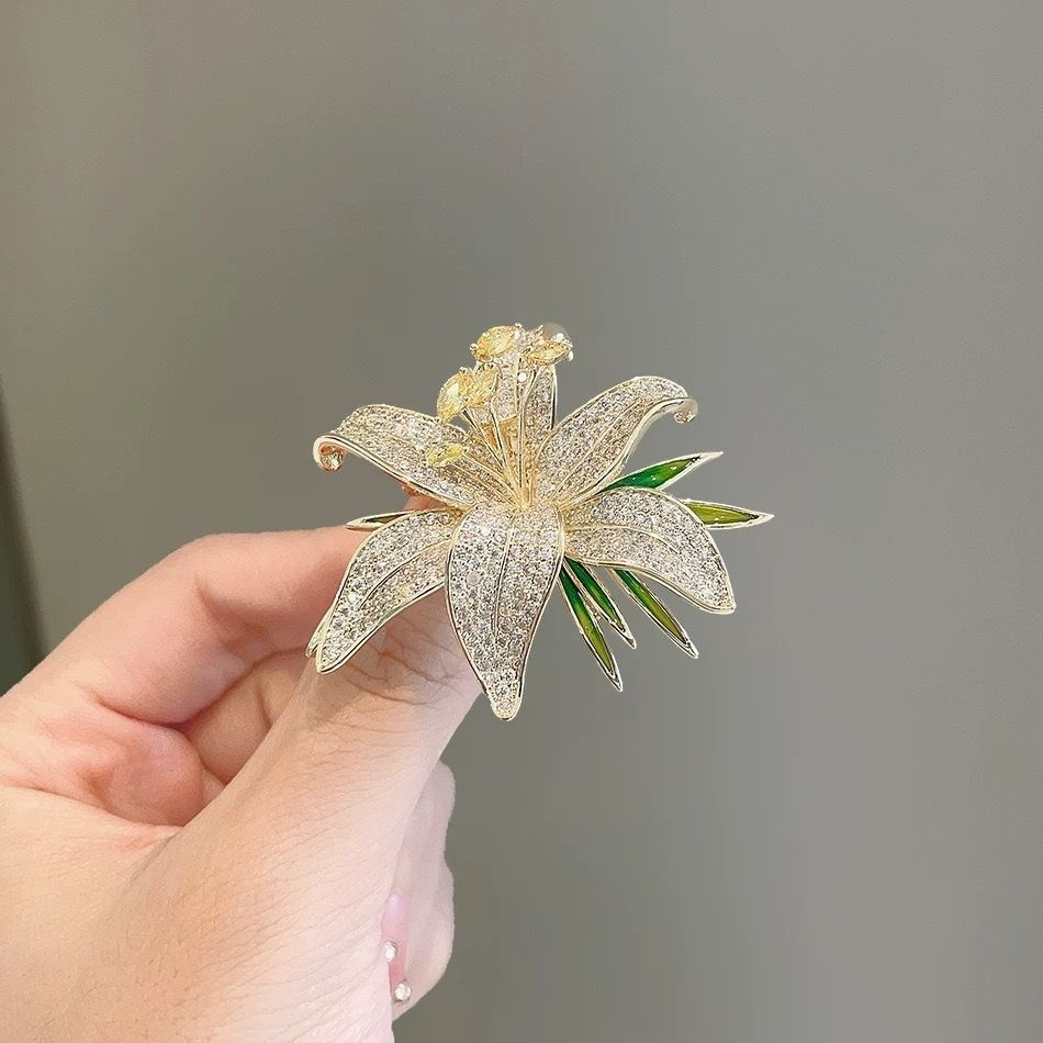 Fashionable Rhinestone Bat Brooch