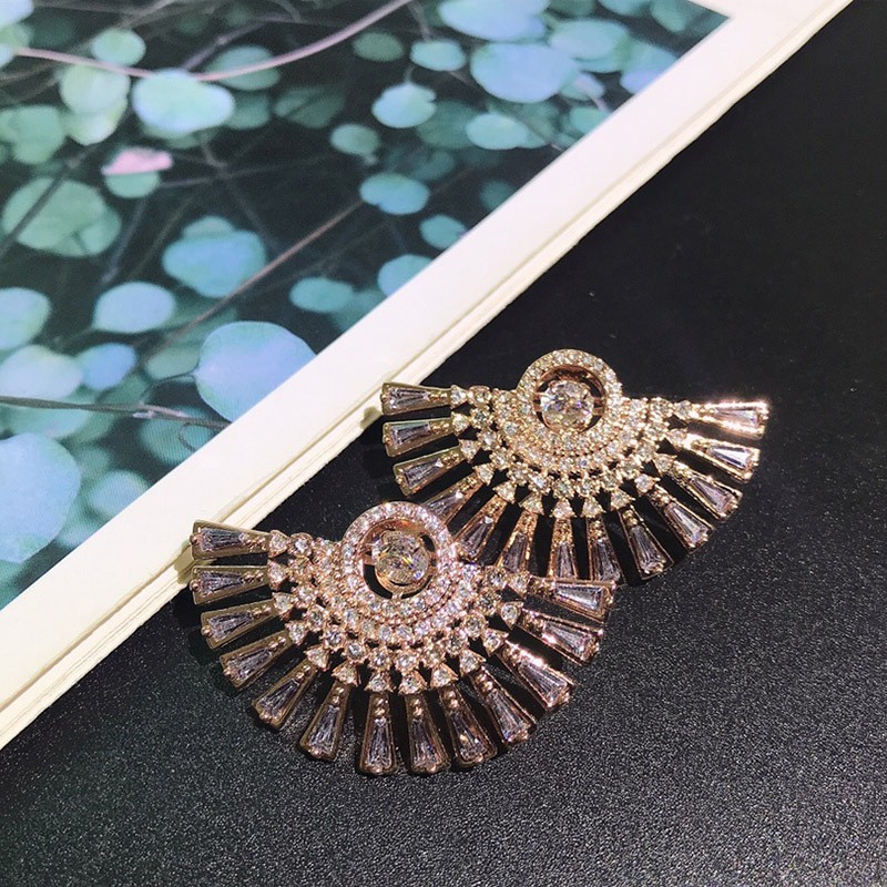 Swarovski moving heart fan-shaped earrings smart beating heart fan-shaped