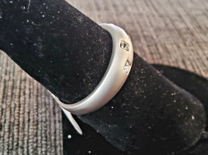 Park Lane VAULT MATTE BAND w Princess Cut SWAROVSKI Crystals – Sz 10 – PRETTY!