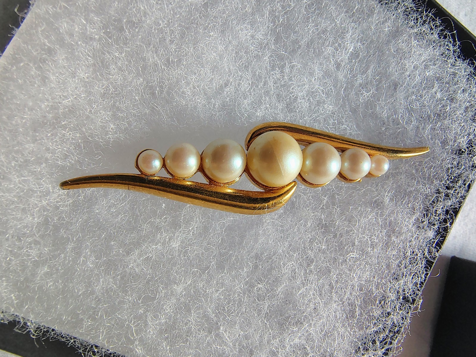 Monet Signed Gold Tone Wave Brooch Pin, White Simulated Imitation Pearl
