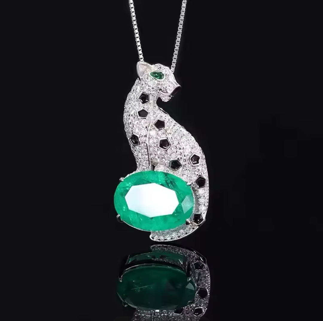 Beautiful Elegant Emerald Zircon Leopard Luxurious Necklace for Women