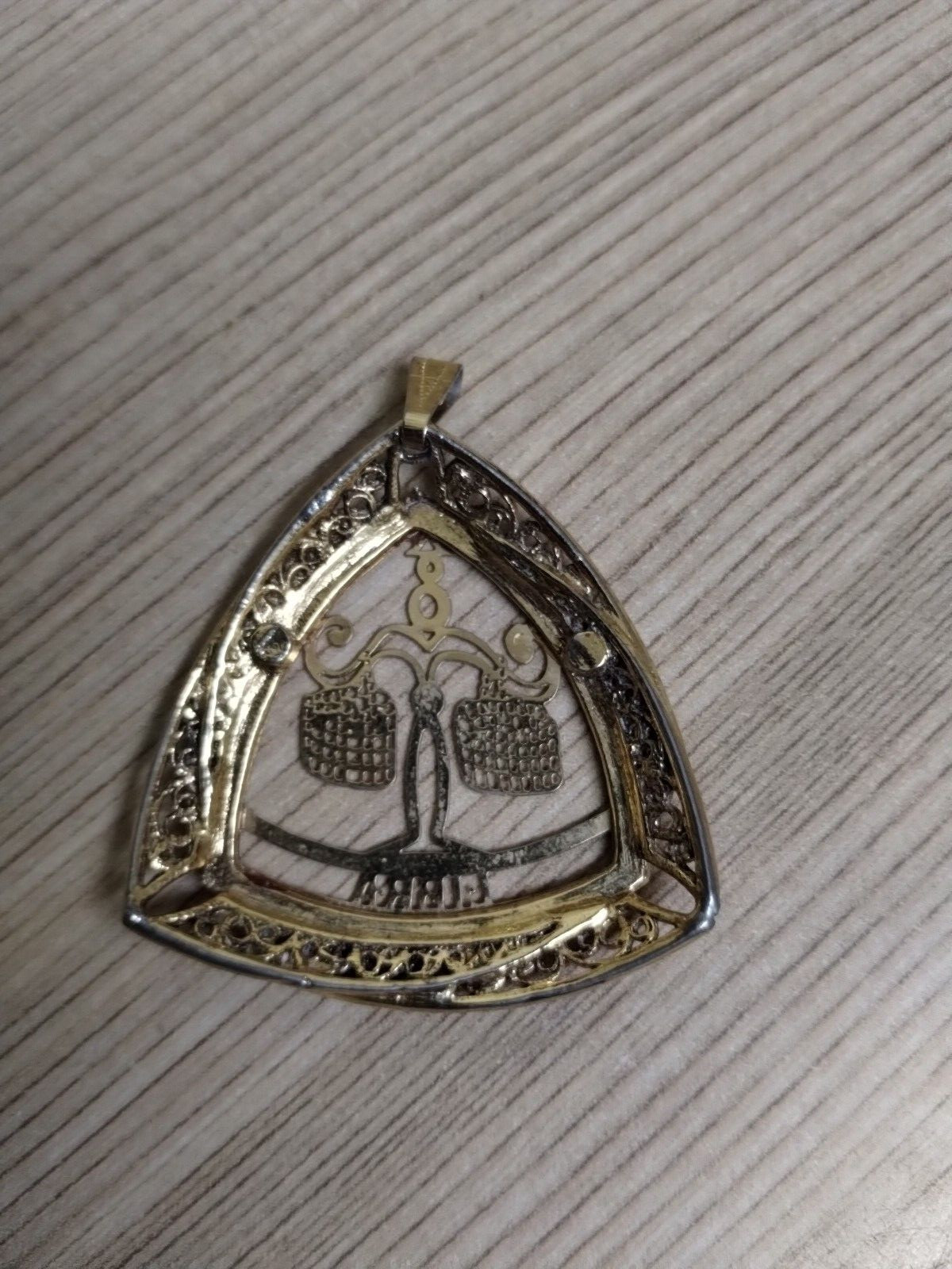 ZODIAC Libra Gold Tone Pendant Vintage 13.3 grams 1 7/8 inches tall