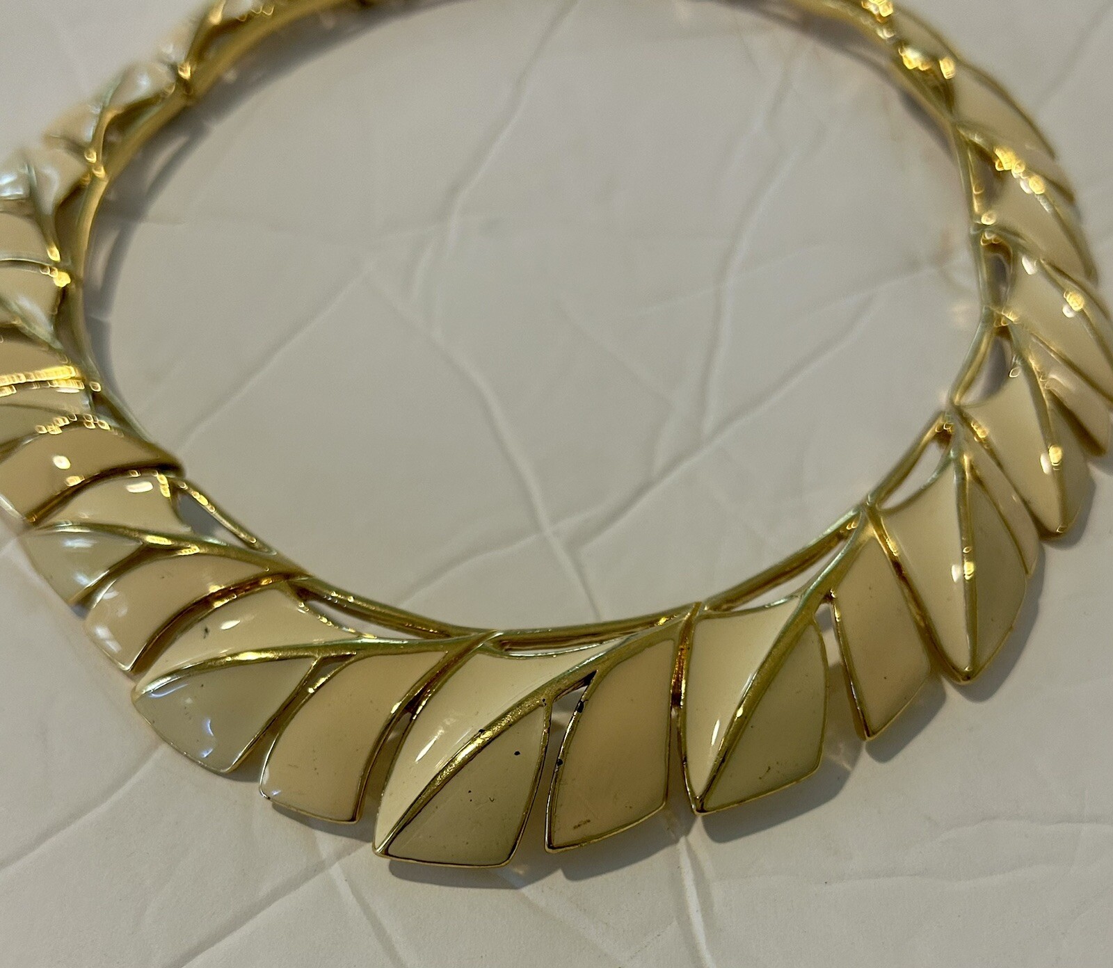 Trifari Gold Tone White Cream Enamel Leaf Link Collar Necklace Choker 16 Signed