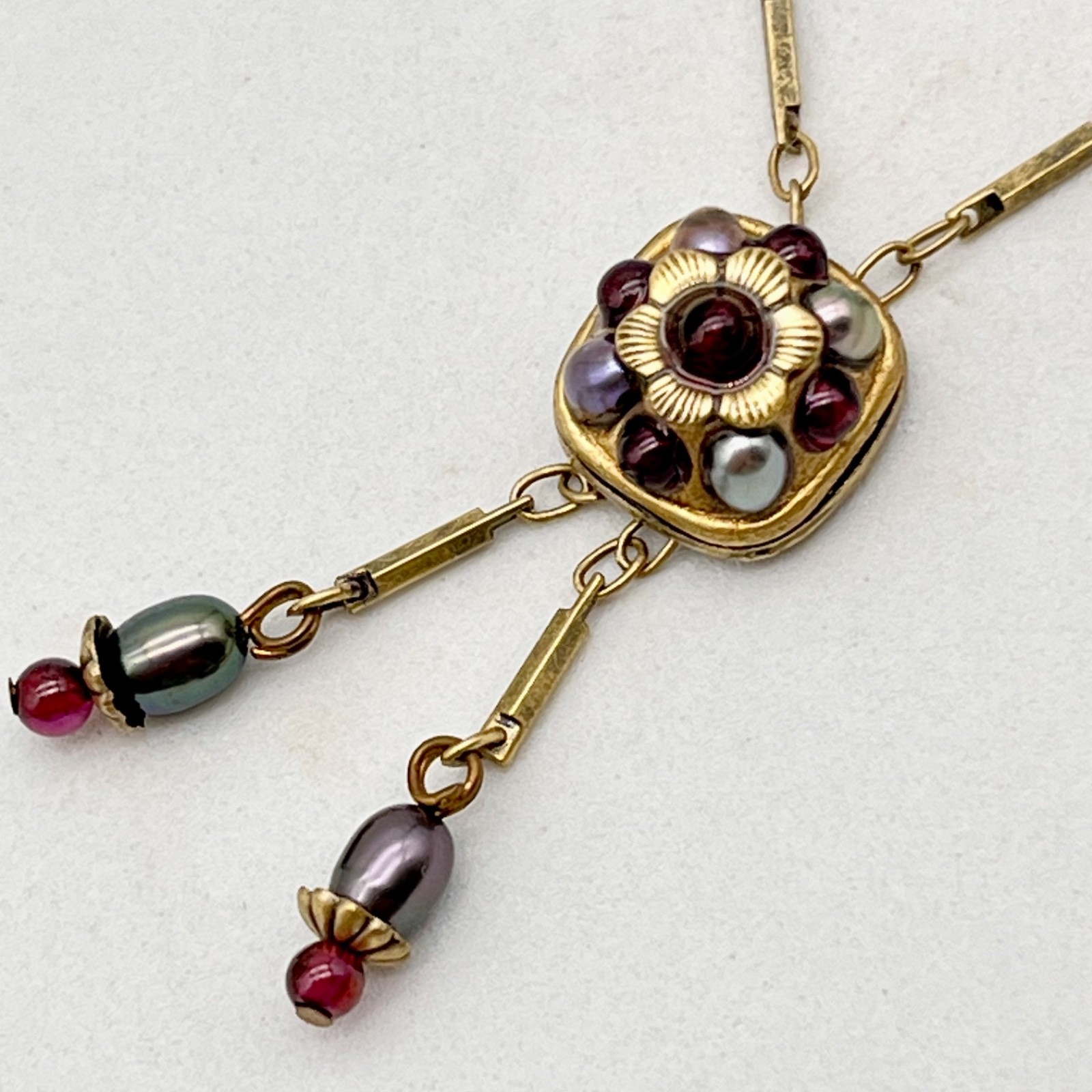 aux Lariat Necklace Victorian Revival Gold Tone Flower Pendant 16″