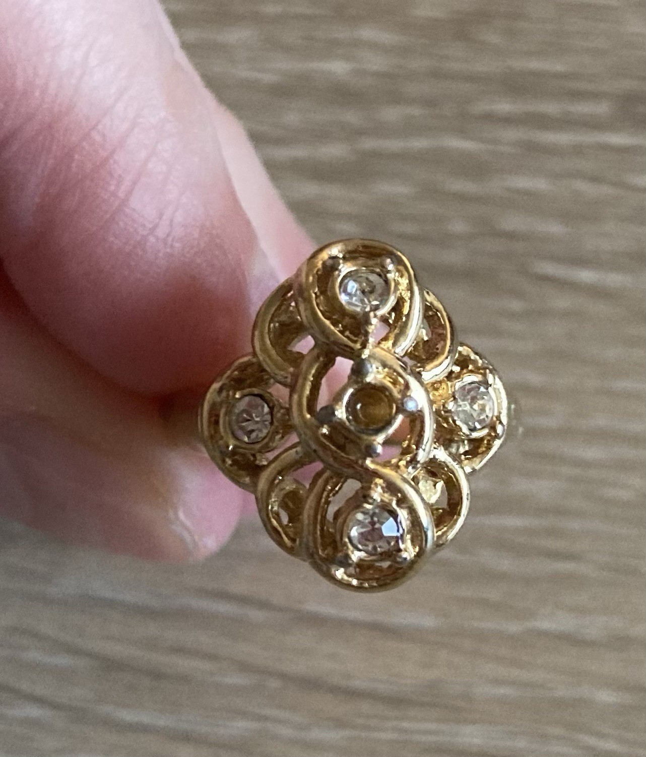 Cocktail Ring Round White Clear Stone Cluster Size 6 With Gold Color Band