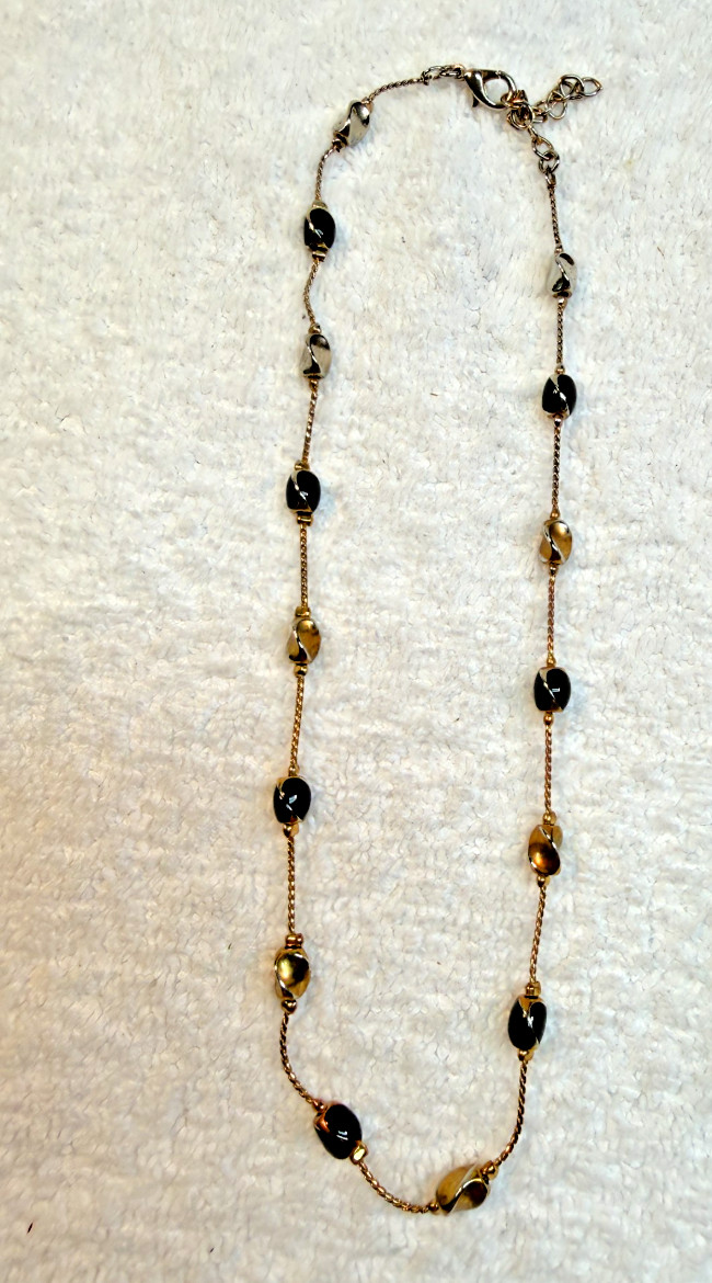 Black Gold Tone Beaded Necklace 16–18″ Adjustable Lobster Clasp Vintage Fashion
