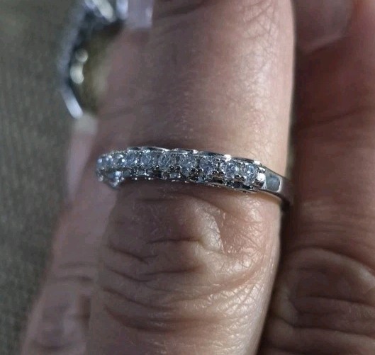 Silver Tone Cz Solitare With Accents And Matching Band Size 7