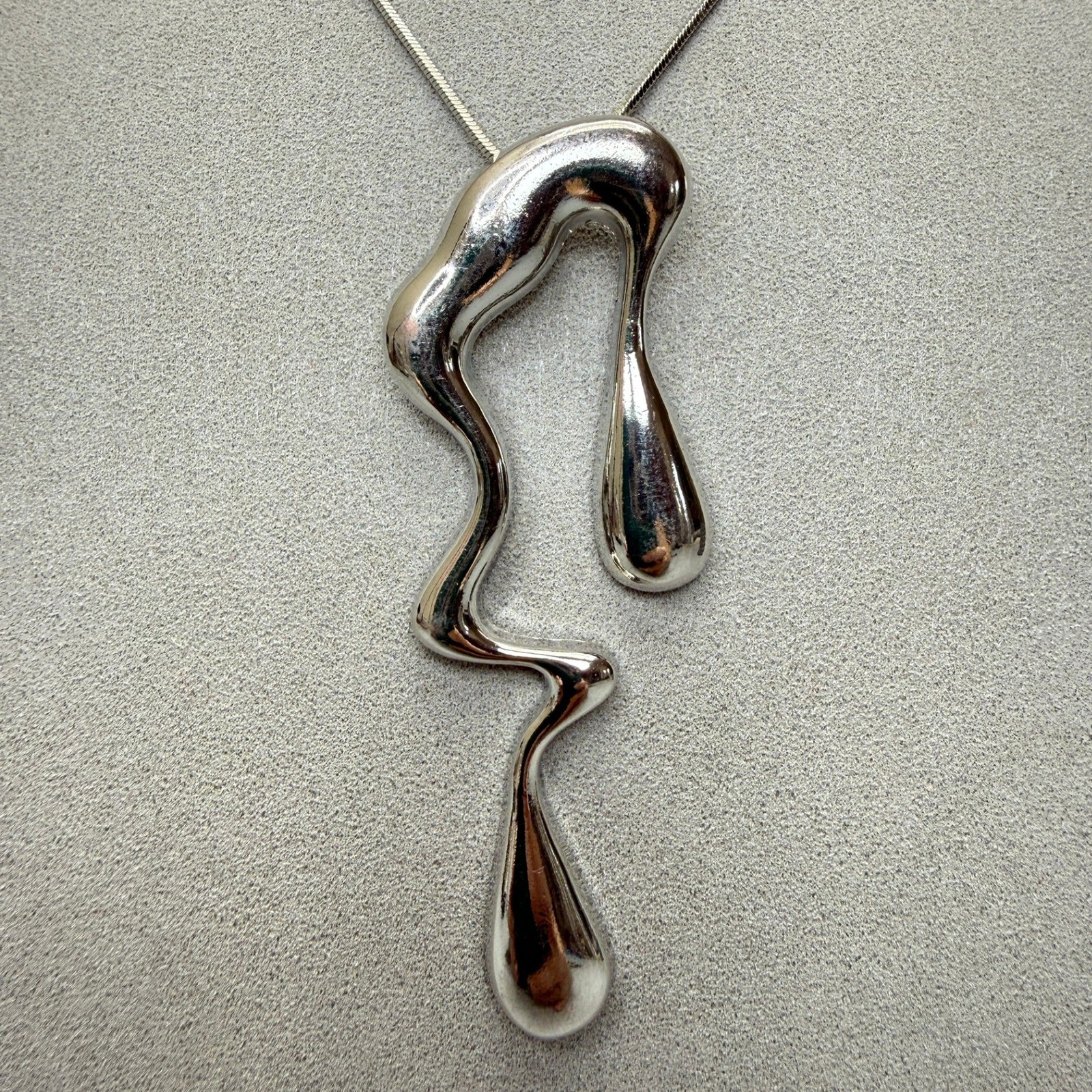 Silver Tone Brutalist Liquid Drip Pendant Snake Chain Necklace 16″ Abstract Chic