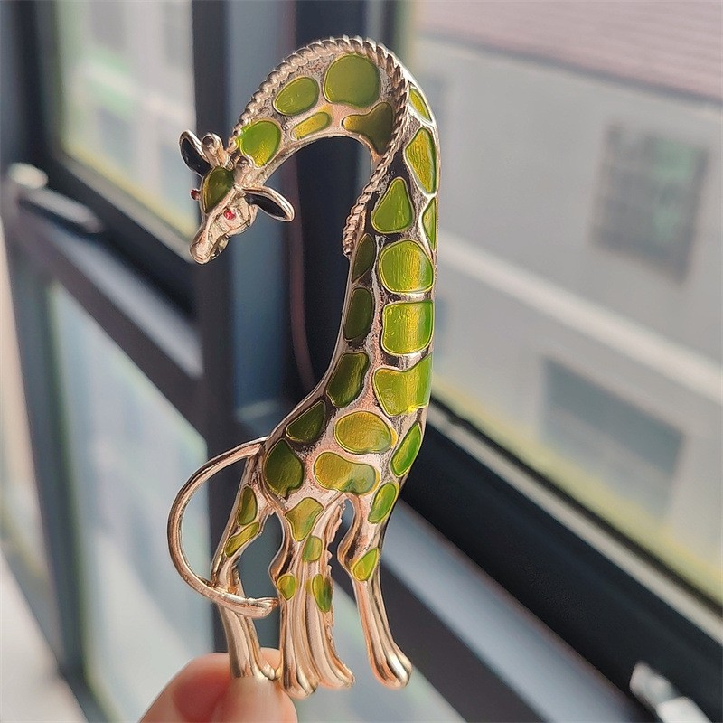 2pcs Fashion Cartoon Alloy Enamel Animal Accessories Giraffe Pin Brooch