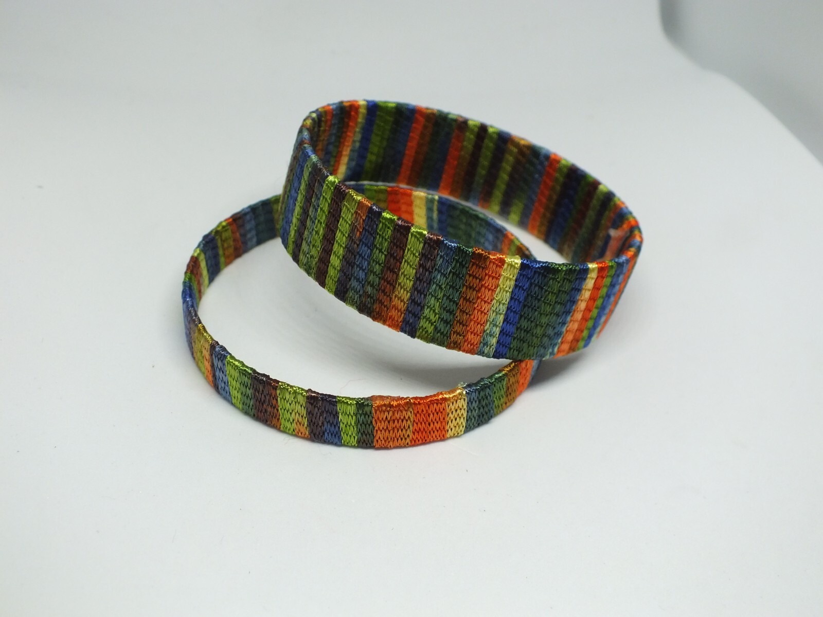 Beautiful Bangle Bracelet Set 2 Fabric Ribbon Wrapped 2 1/2″ Acr x 3/4 & 3/8″ W