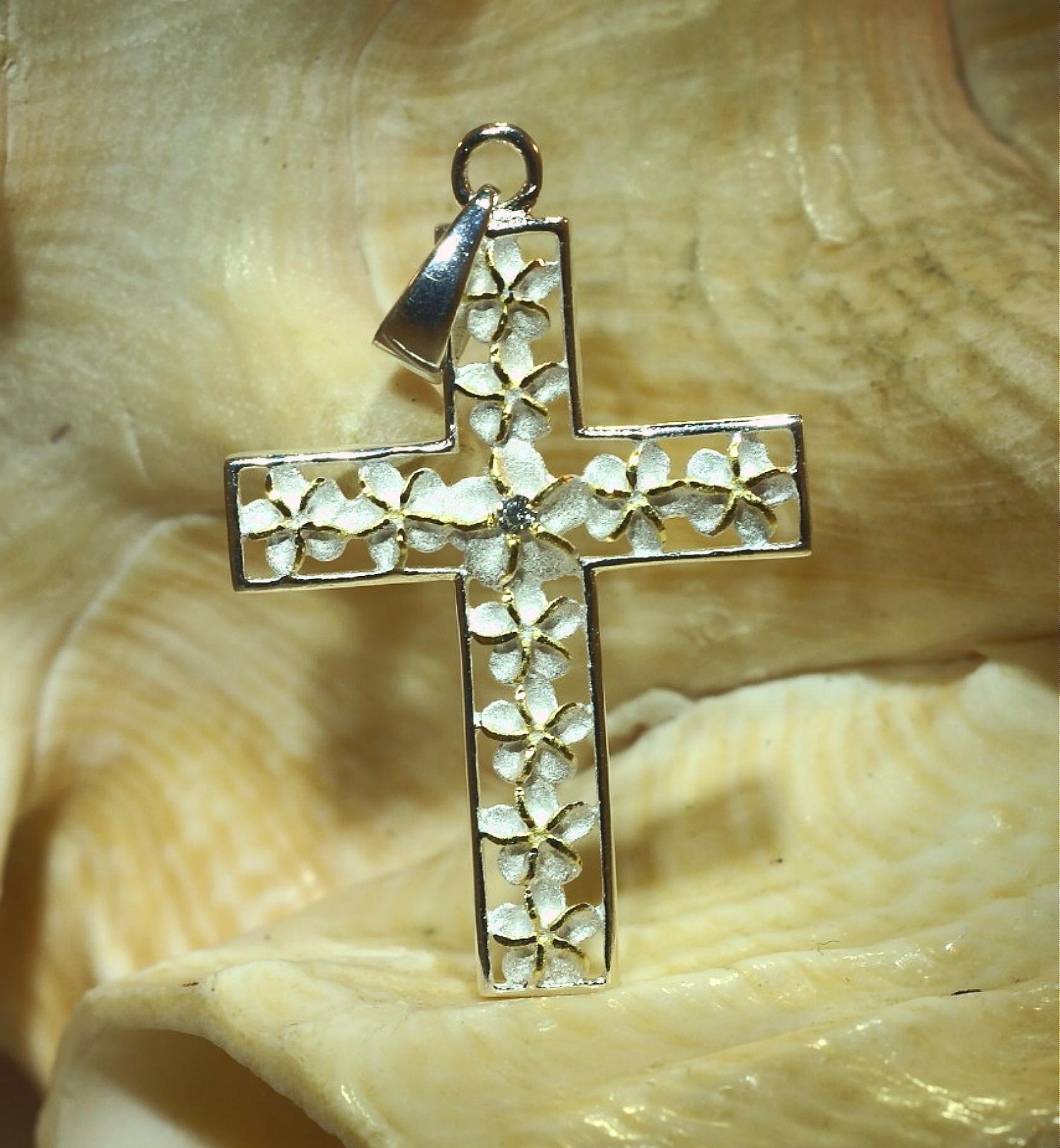 23MM 2T YELLOW GOLD PLATED 925 SILVER FRAMED HAWAIIAN PLUMERIA CZ CROSS PENDANT