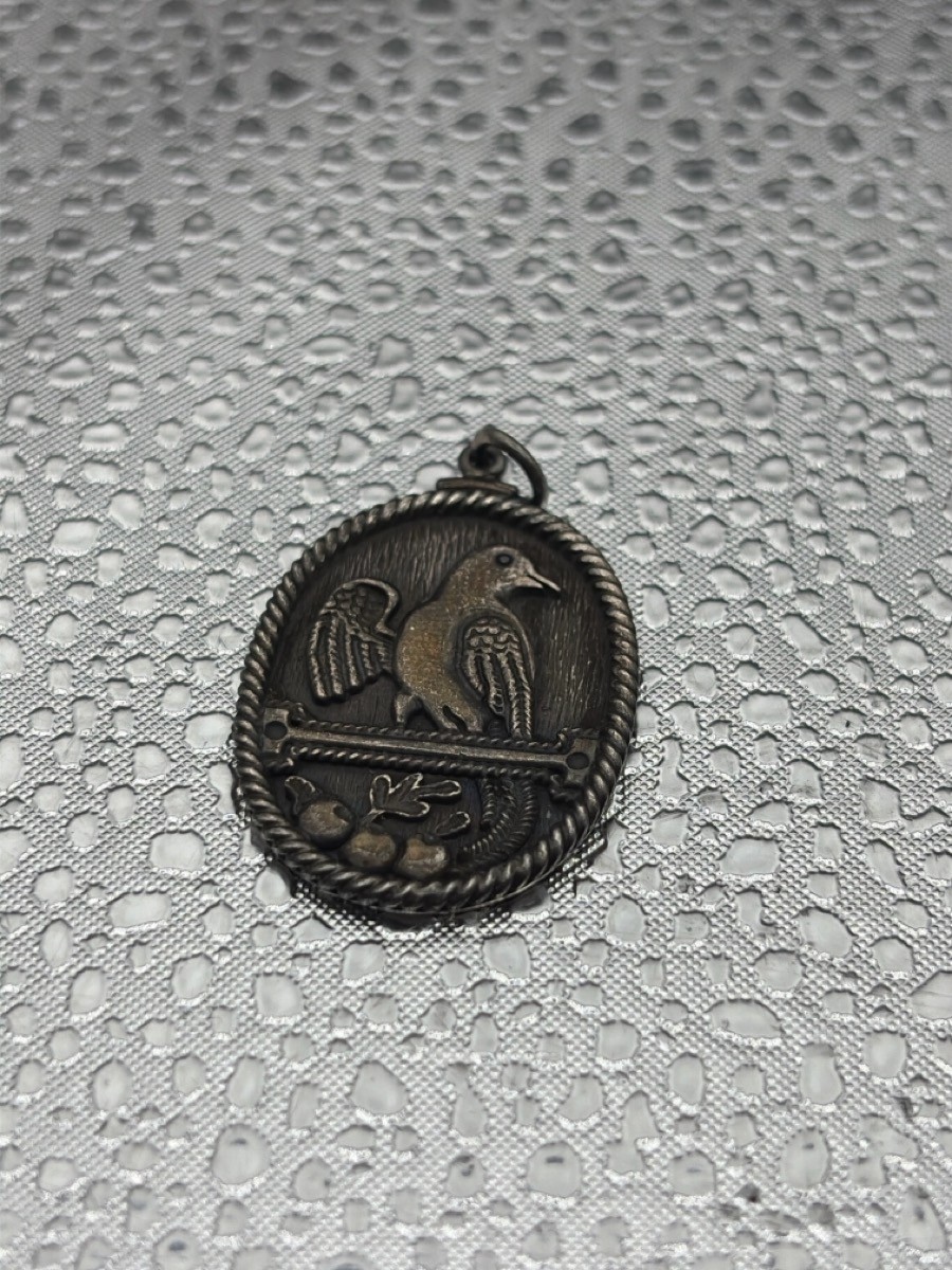 STERLING SILVER RAVEN -THEMED WAX SEAL PENDANT 7.4G (TDW044649)