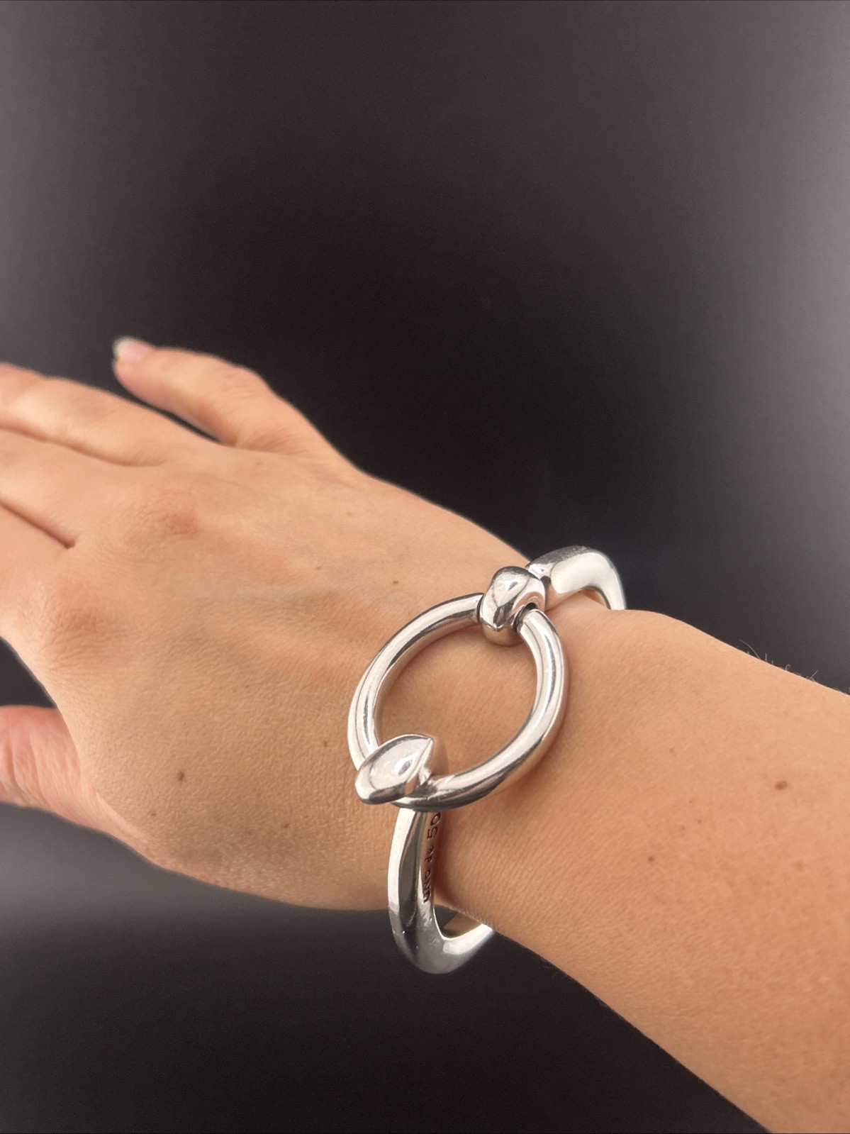 Solid Silver Plated UNOde50 “Hooked On A Feeling” Shackle- Shaped Clasp Bracelet