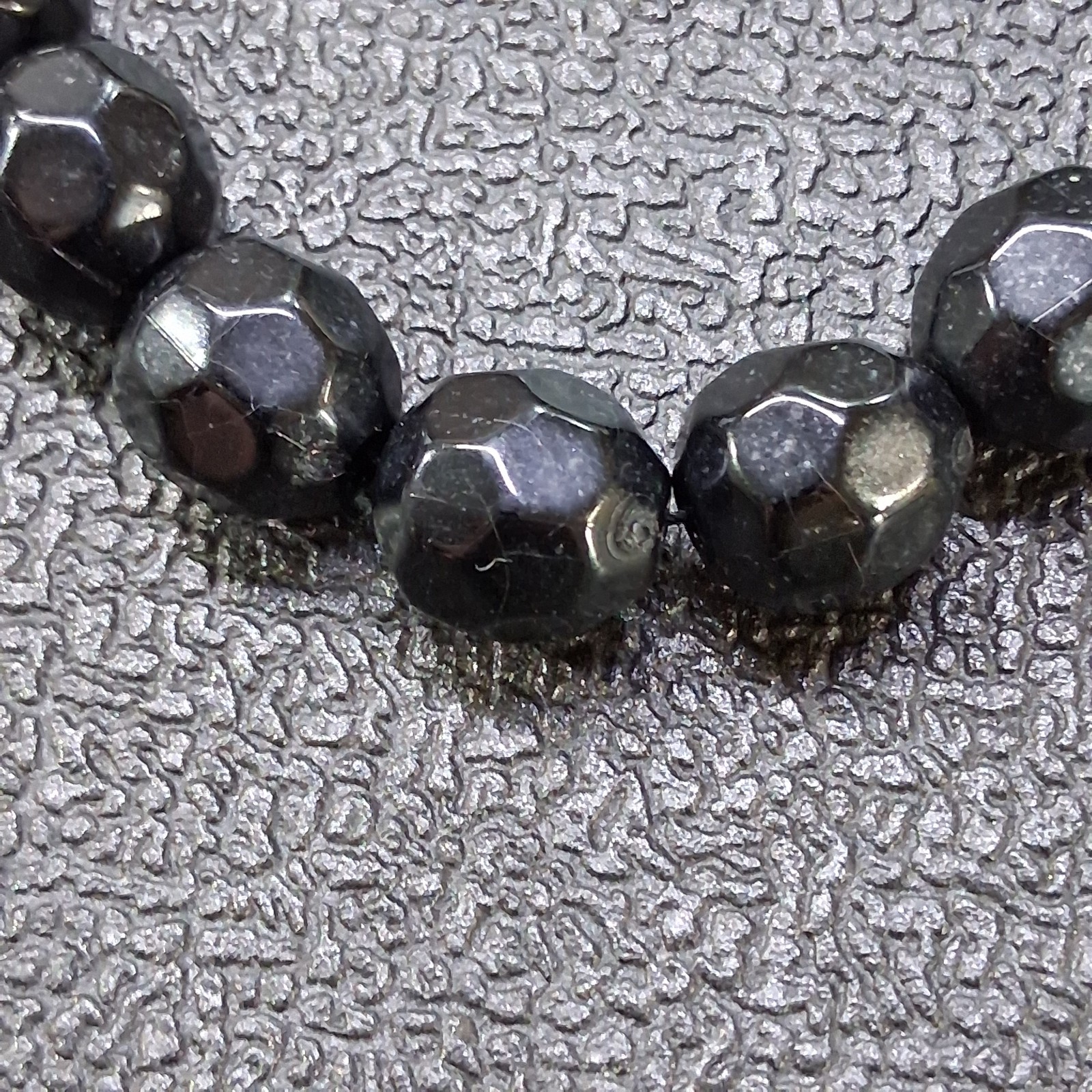 Vintage Black Semi-Faceted Varying Size Round Bead Lobster Clasp Necklace