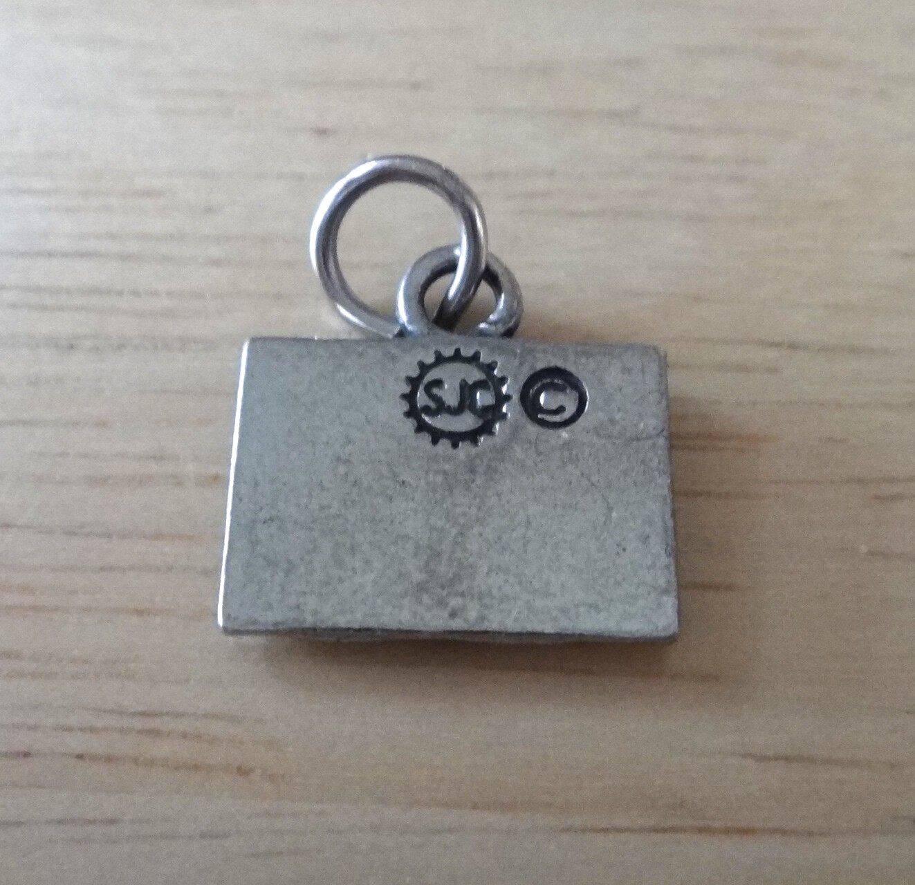 Silver PEWTER 3D 14x13mm says I Love to Read on a Book Charm