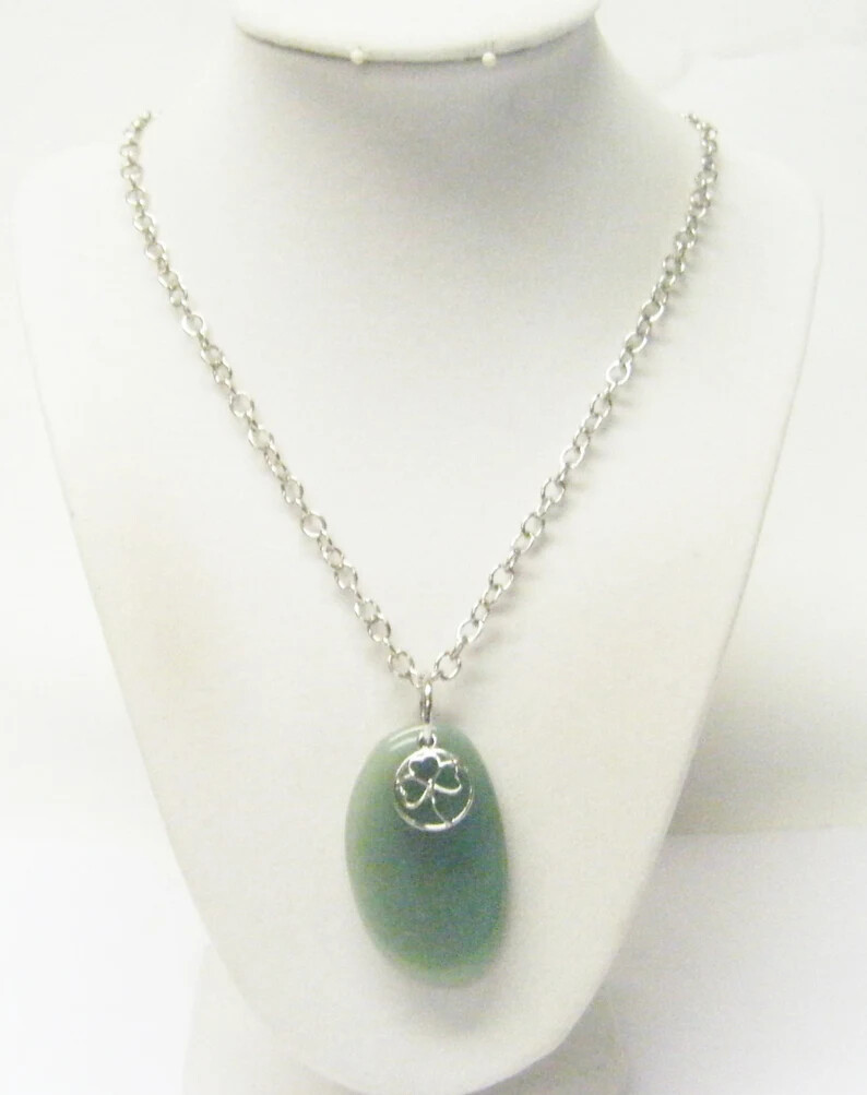 Green Polished Jasper Stone w/3 Leaf Clover Pendant Necklace