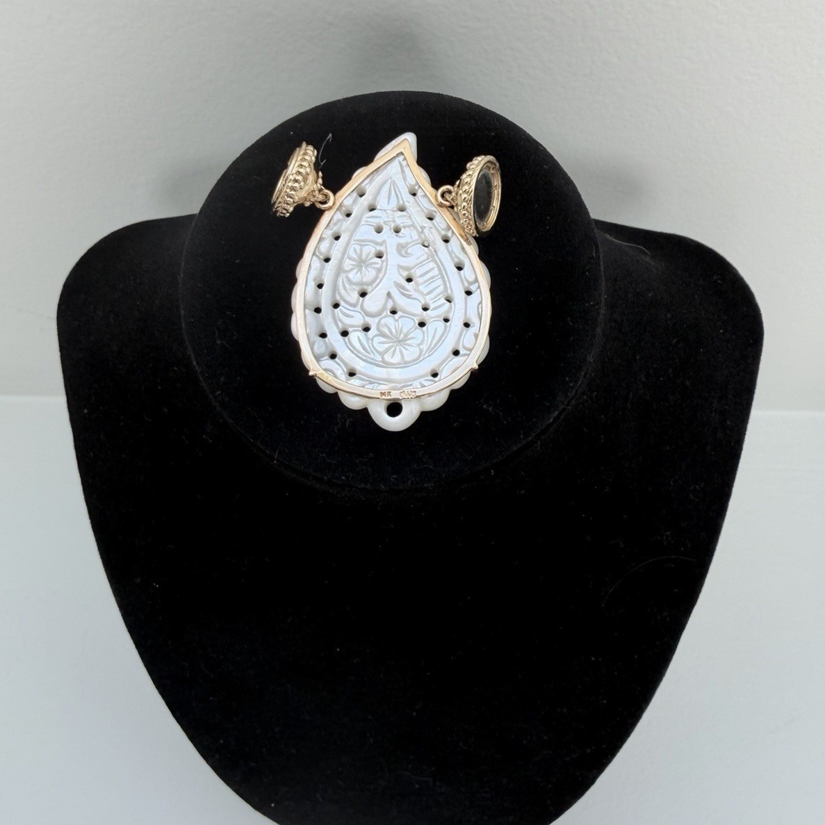 clara williams White Mother of Pearl Paisley Centerpiece