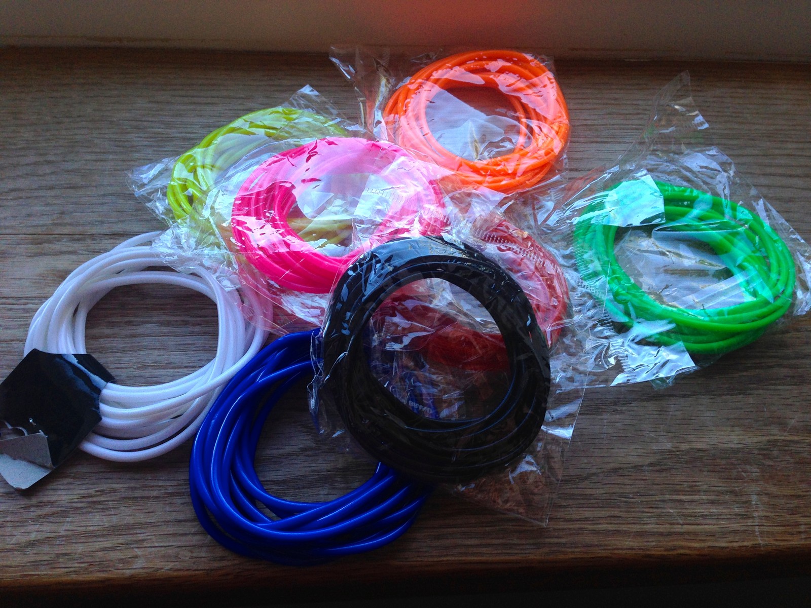 24 GUMMY BANGLES BANDS RUBBER JELLY GUMMIES WRISTBAND BRACELET Neon Black White