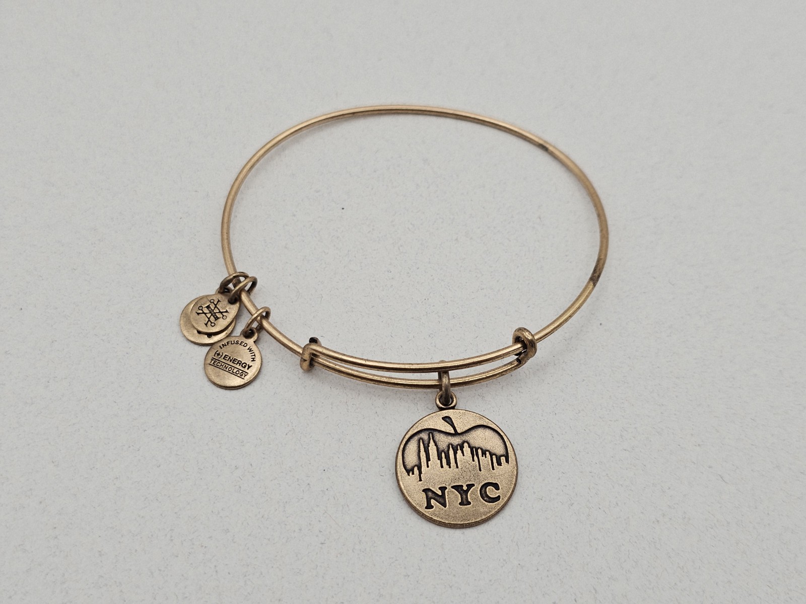 ALEX and ANI ” New York City ” Rafaelian Gold Bangle Bracelet ✨️