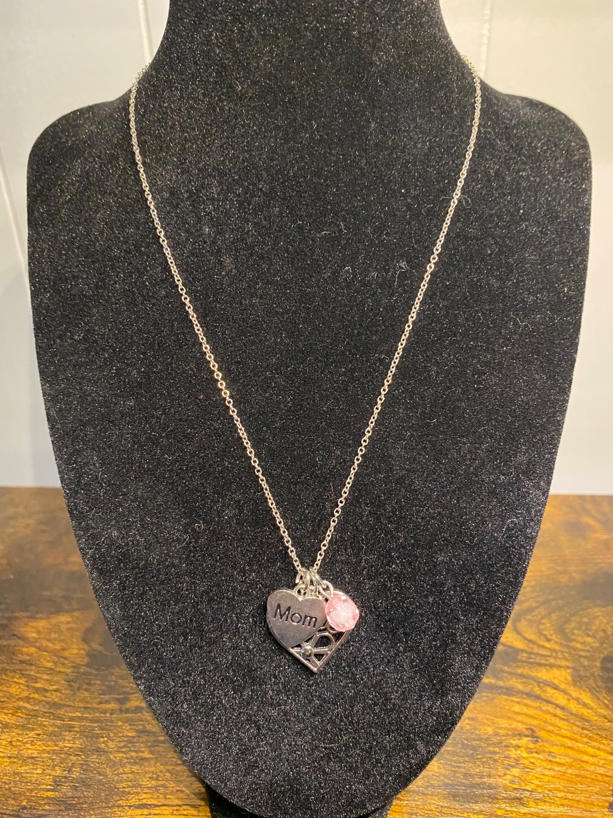 Mothers day themed pendant necklace