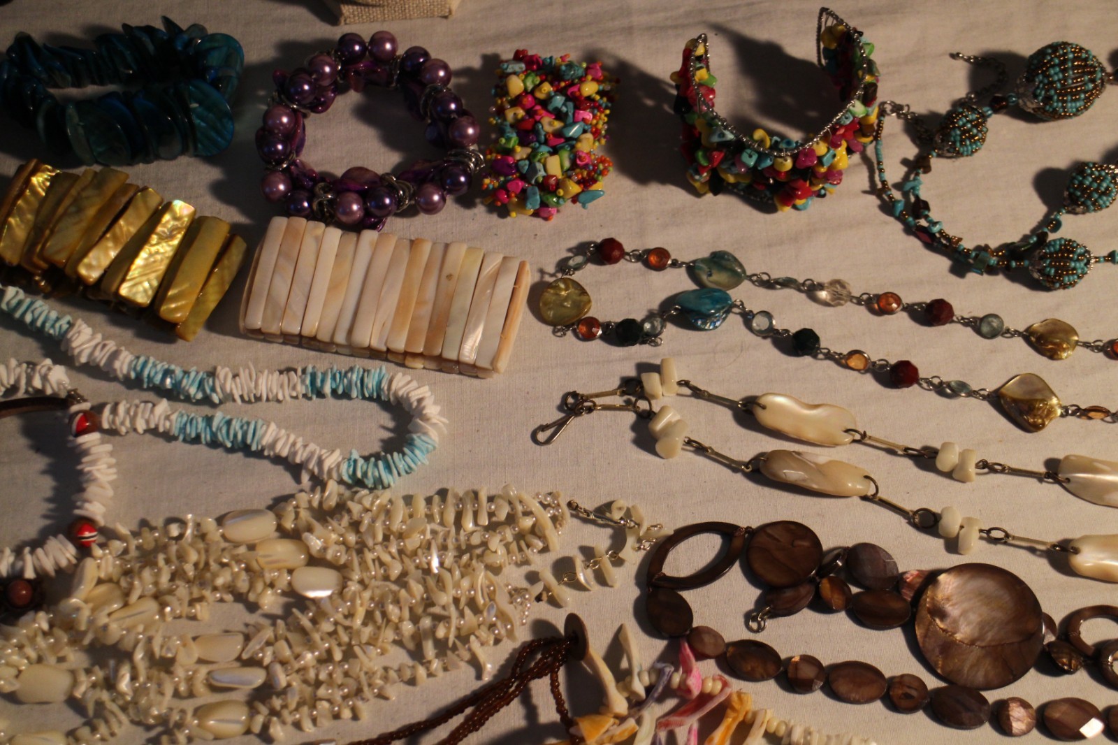 SHELL COSTUME JEWELRY LOT — 4 LBS. 6 OZ.