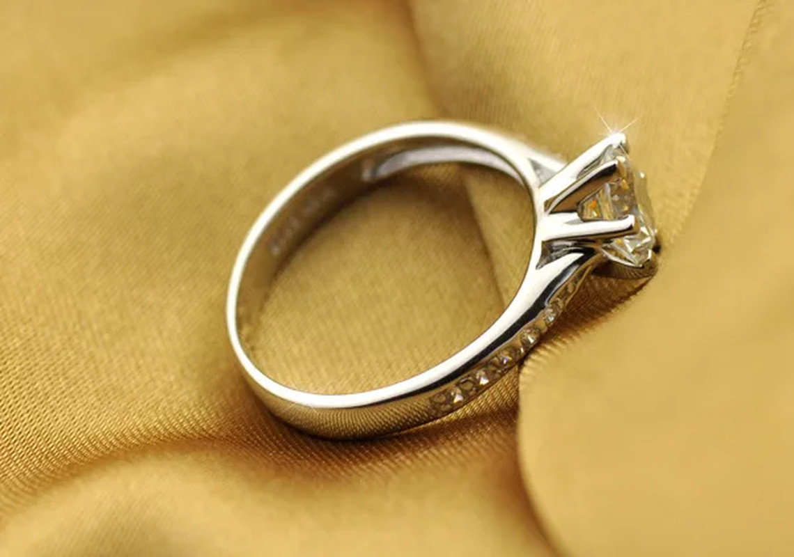 Luxury 925 Sterling Silver Classic Ring for Women Six Claw Jewelry Simple 70Ct D