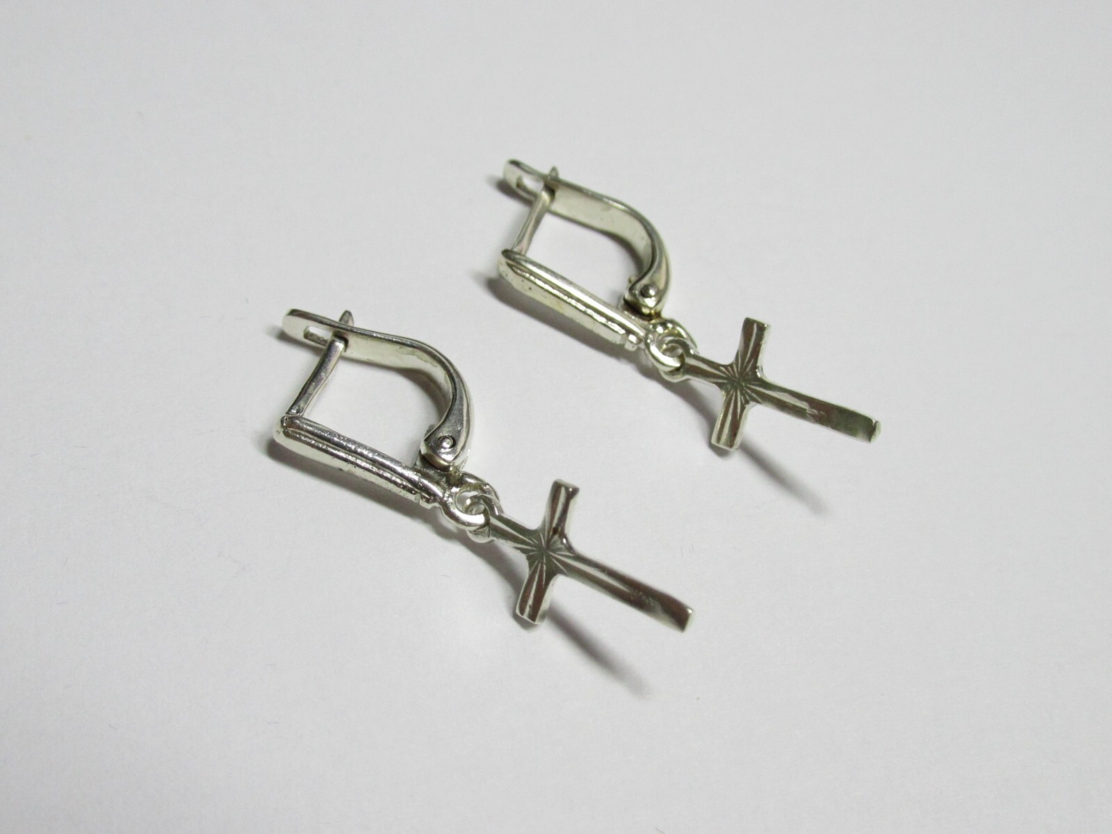 Women’s 925 sterling silver earrings, weight 2.53 g..