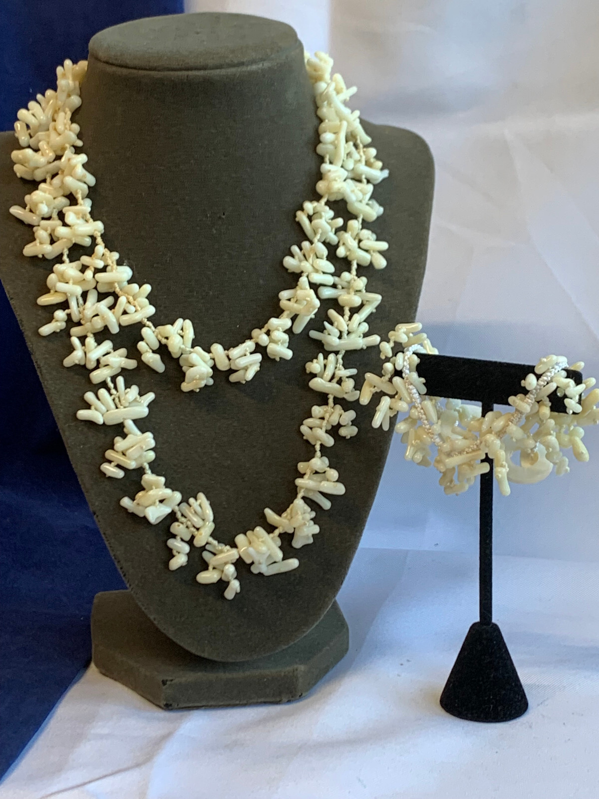 White Coral Branch Hand Knotted Jewelry Set 36″ Necklace & 7.5″ Bracelet