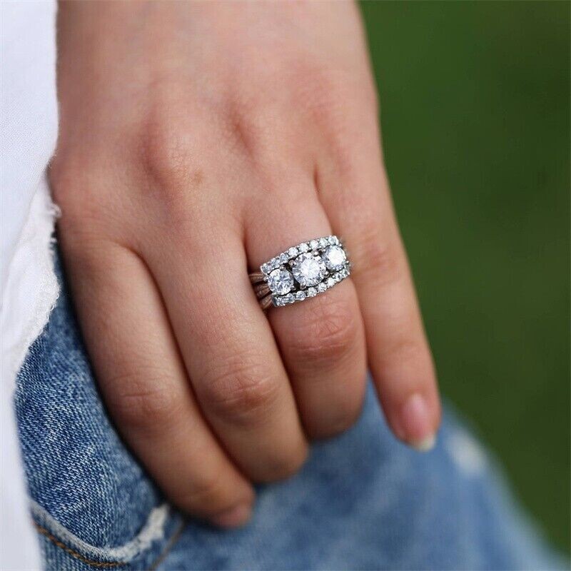 Gorgeous 2.50Ct Round Cut Simulated Diamond Wedding Ring 14K White Gold Plated