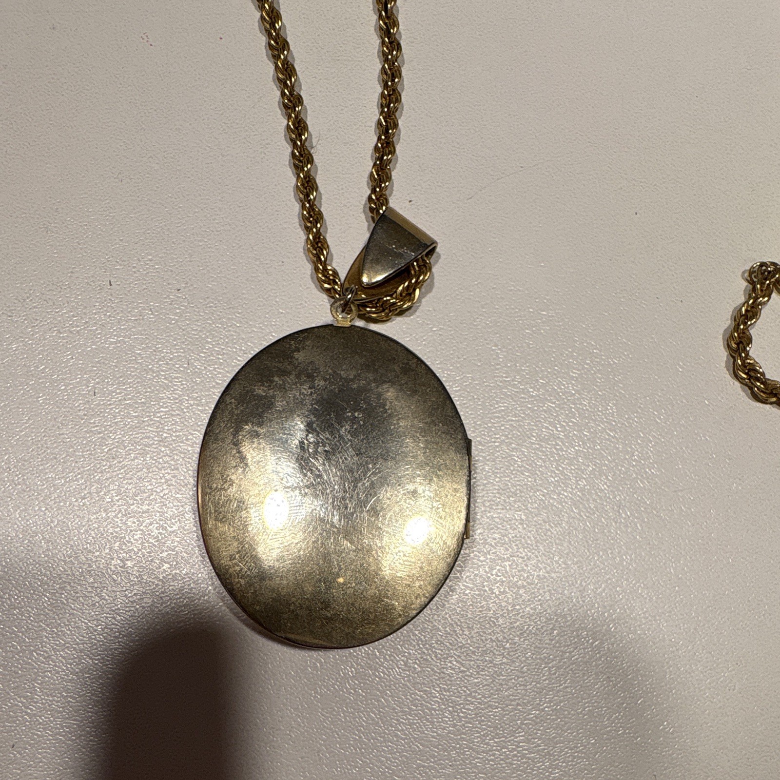 Gold Tone Oval Photo Locket Pendant Necklace Rope Chain 30 in Floral