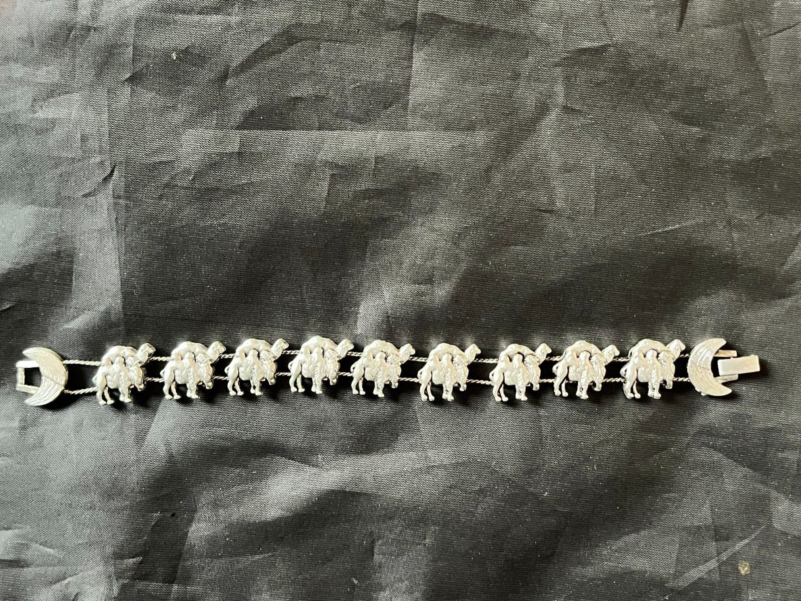 Adorable Camels Dromedary Silvertone Fashion Jewelry Slide Bracelet NEW!