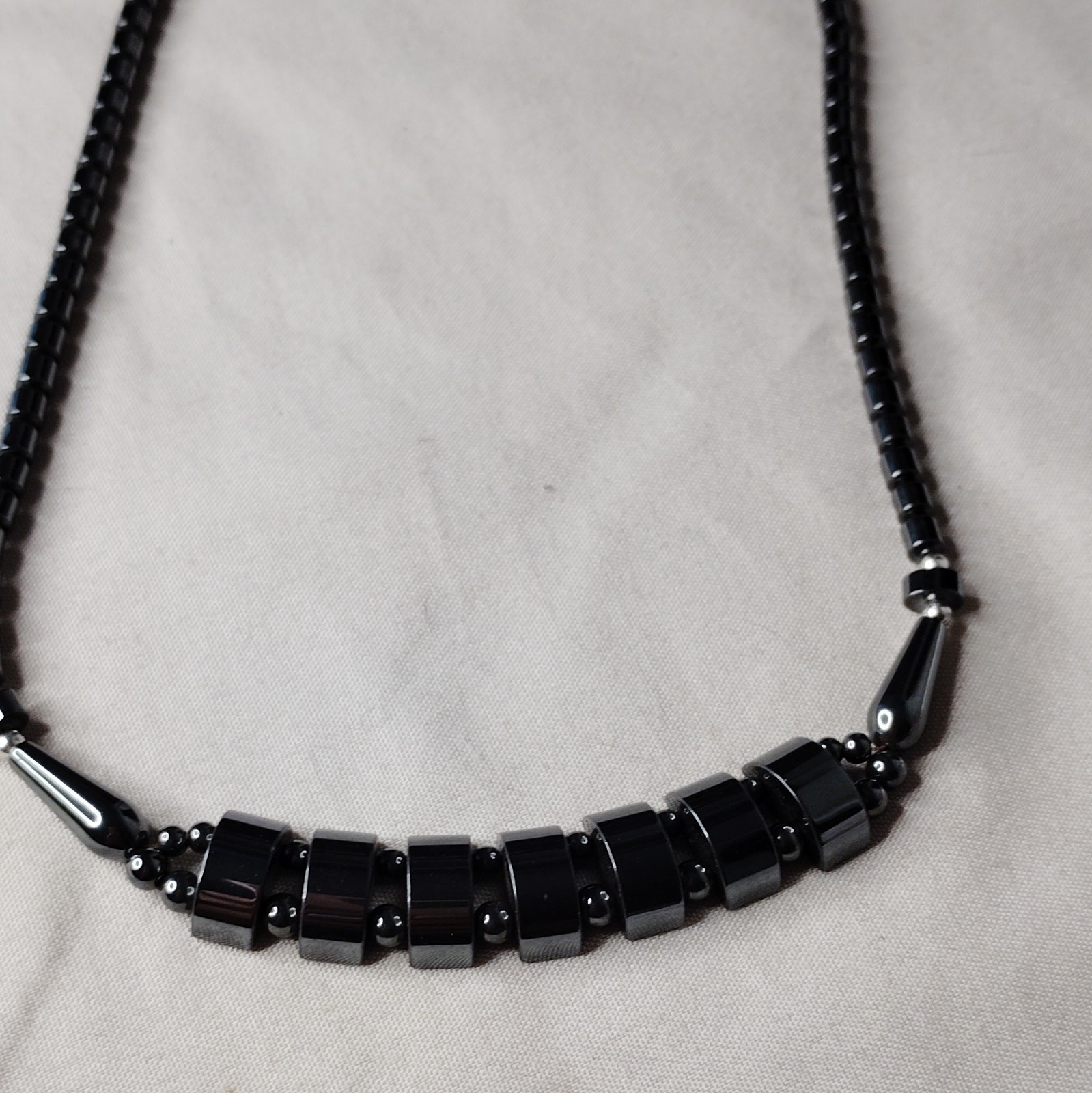 Vintage Hematite Bead Necklace 18″ Black Geometric Graduated Barrel Clasp