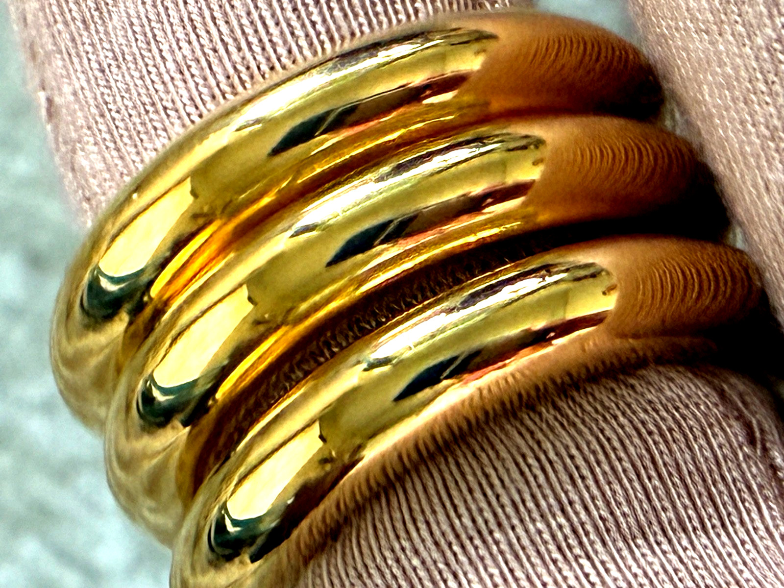 BELLA ORO SET 3 POLISHED FEDINE RINGS, 14K GOLD OVER RESIN SZ 4.75, (M4980G-62)