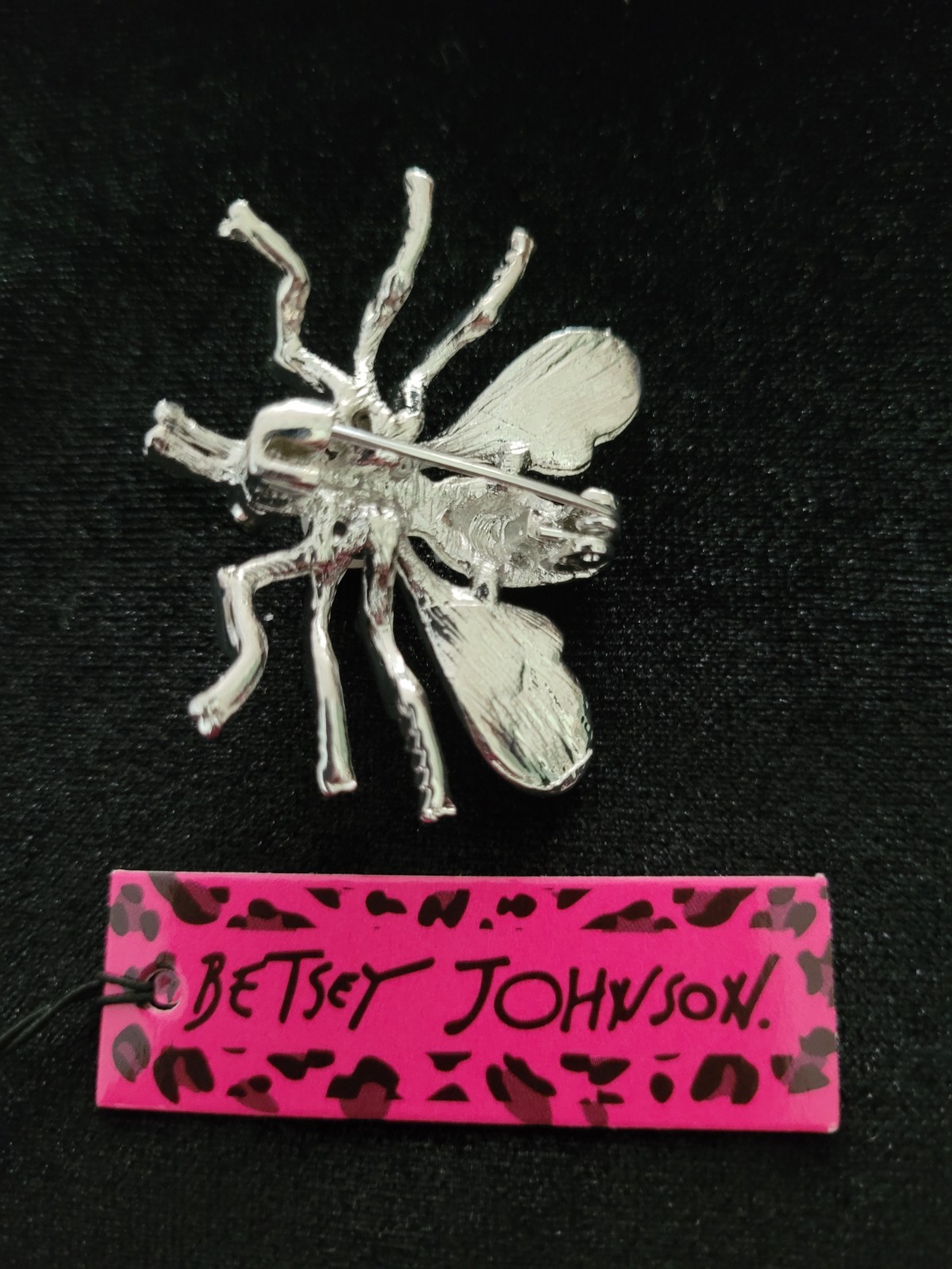 NWT- BETSEY JOHNSON CUTE CRYSTAL PEARL BEE BROOCH. USA SELLER