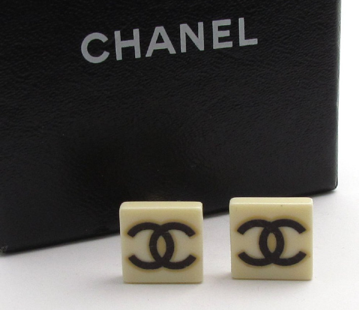 CHANEL 02A Clip On Earrings Cream Square CC Logo Vintage Made in France with Box