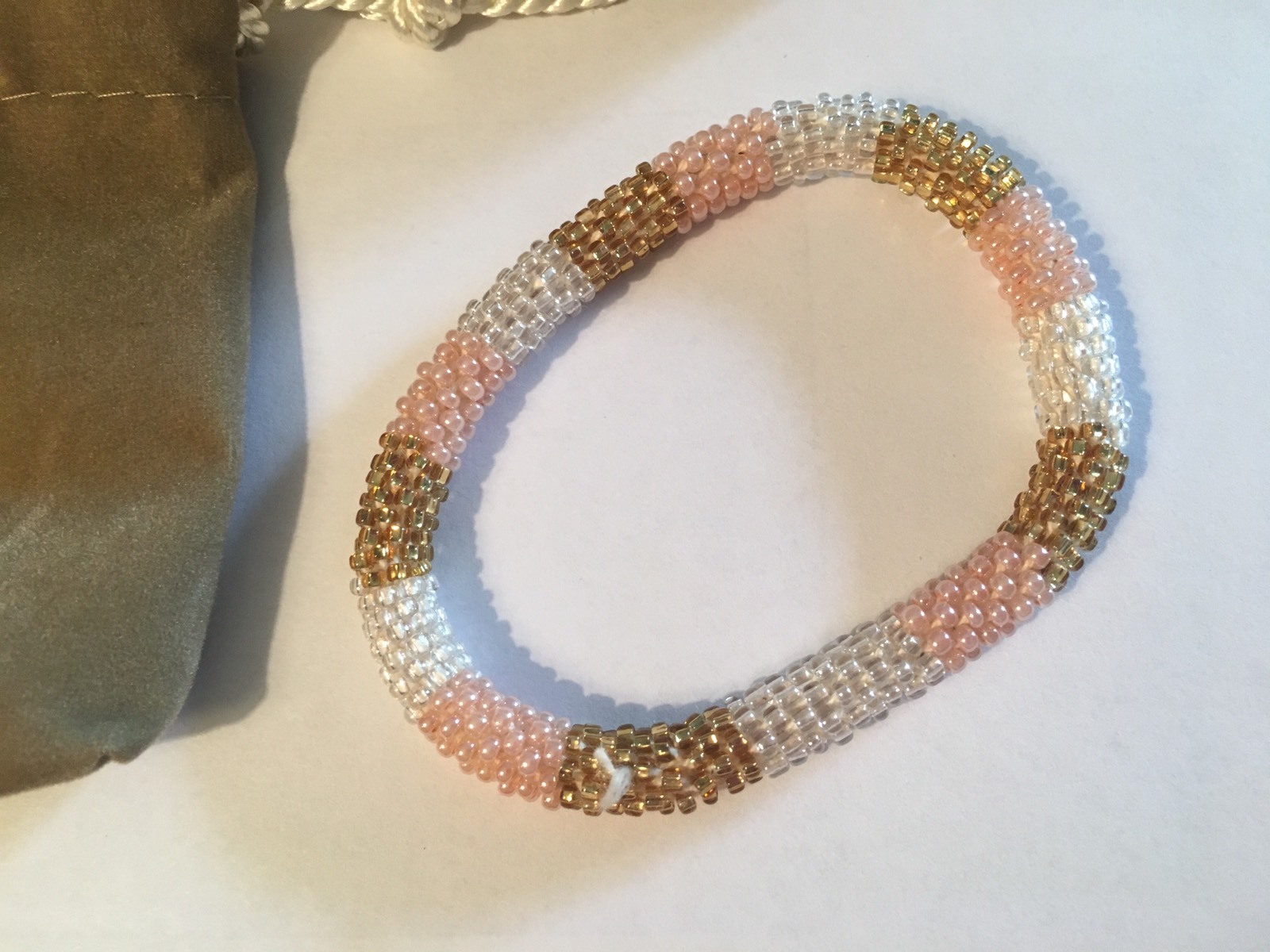 QVC GOLD PINK WHITE BEADS BRAIDED BEAD 6-3/4″ BRACELET QVC