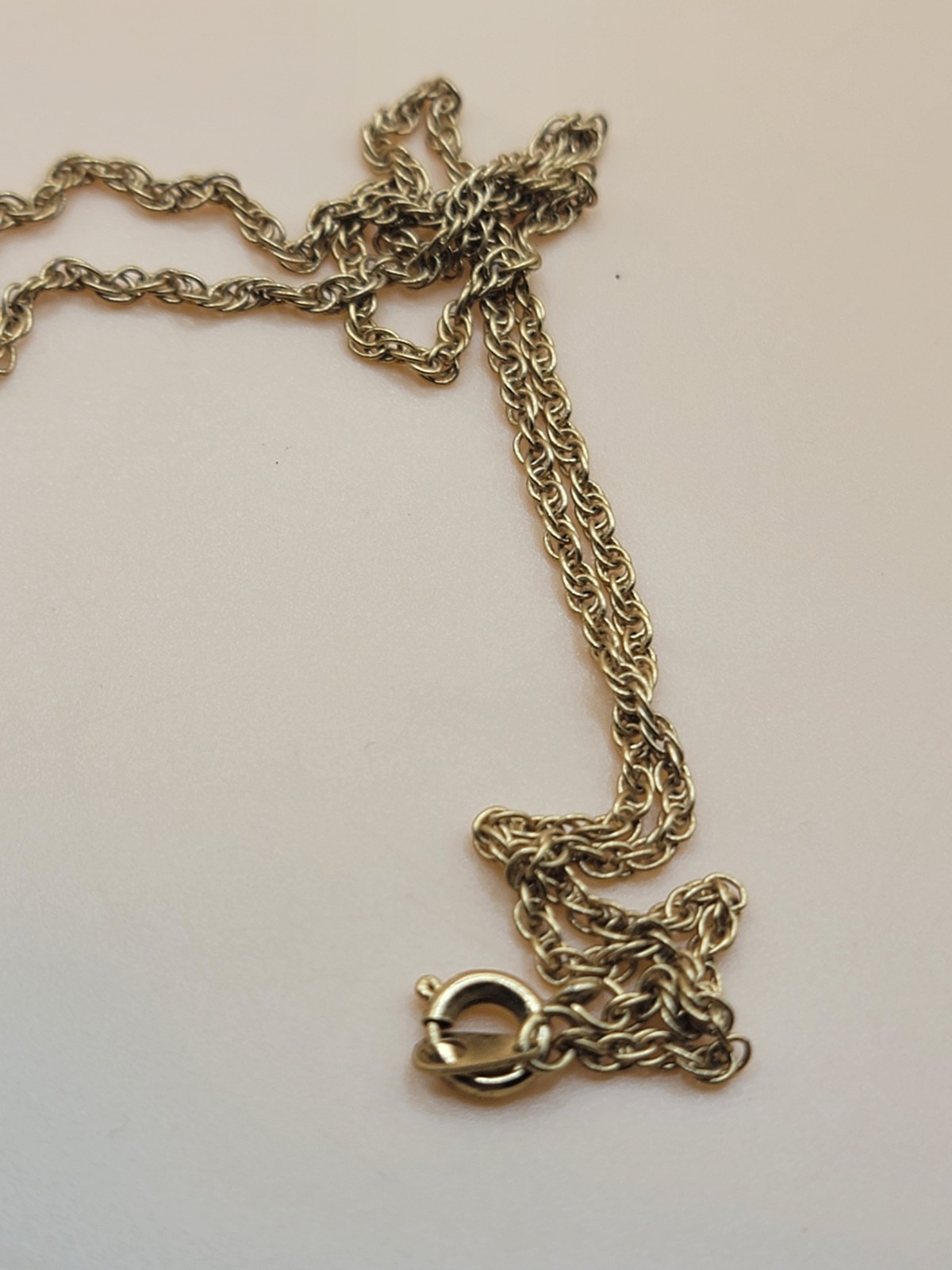 Josten Necklace Pendant Senior Class of 1988 Gray Red Gold Tone 18 1/2″ ’88