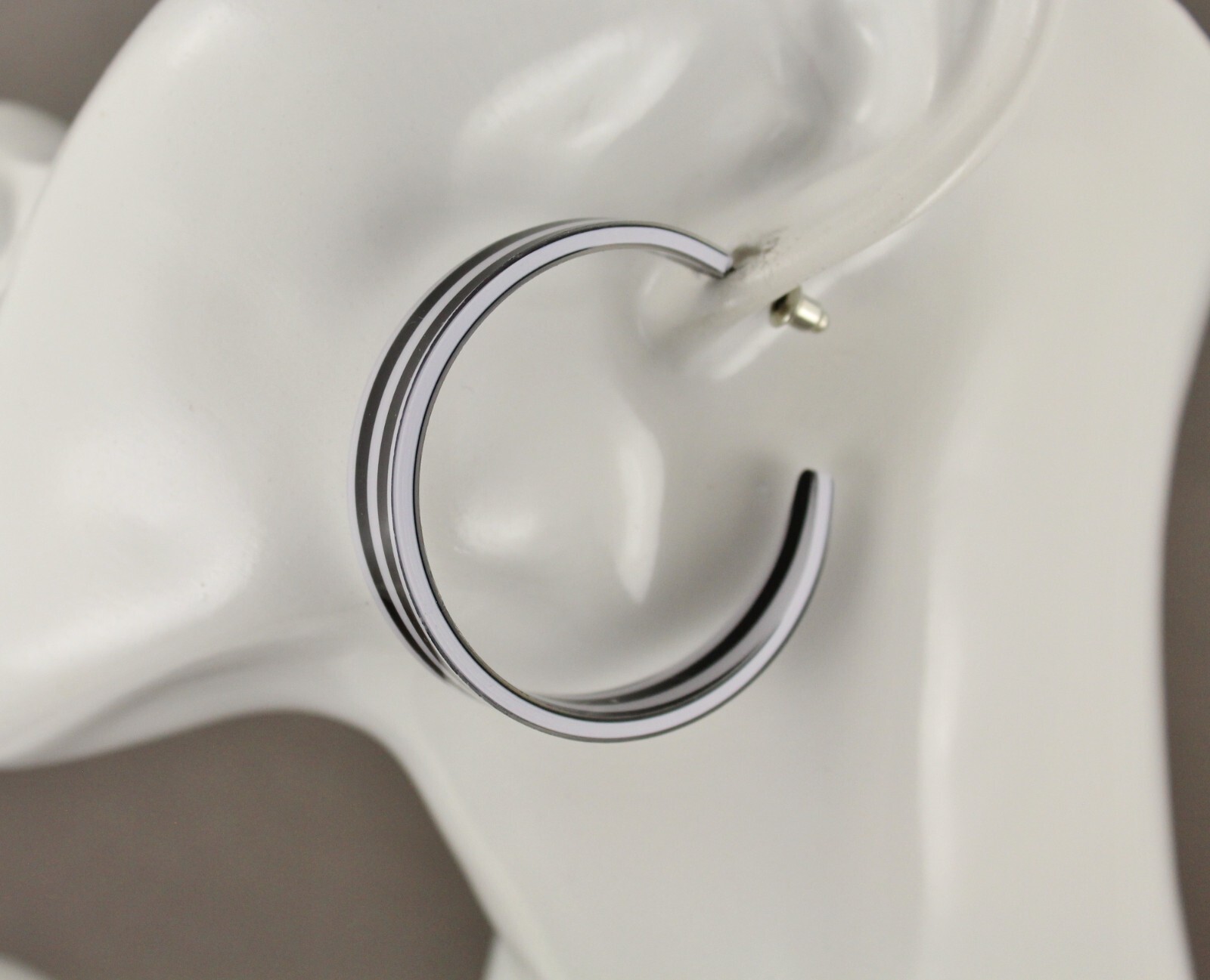 Black White stripe hoop earrings plastic lightweight post acrylic 1 7/8″ wide