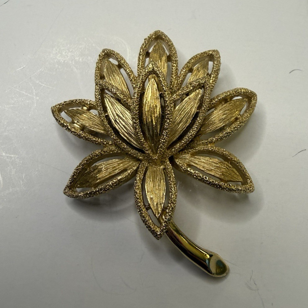 Avon Gold Tone Metal Flower Brooch Pin Signed, No Stone Flowers & Plants Theme