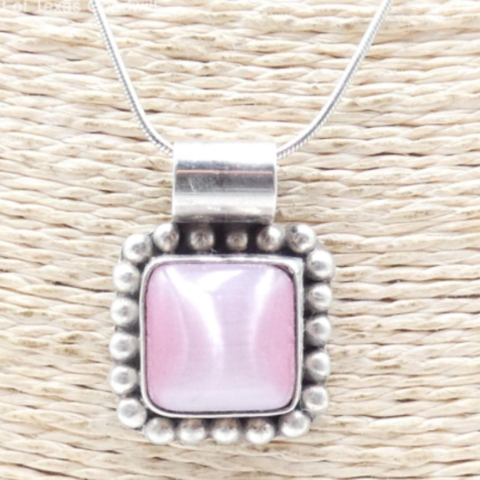 Sterling Silver Pink Cats Eye pendant on 17″ .925 rope chain. 13.5g