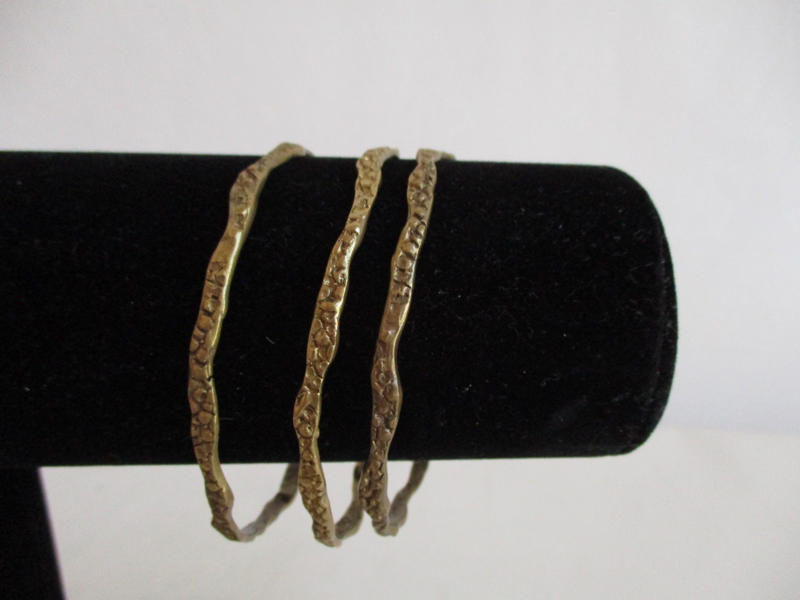 Textured Set of (3) Brass Gold Tone Bangles Bracelet 2 mm Wide Approx 2.5″