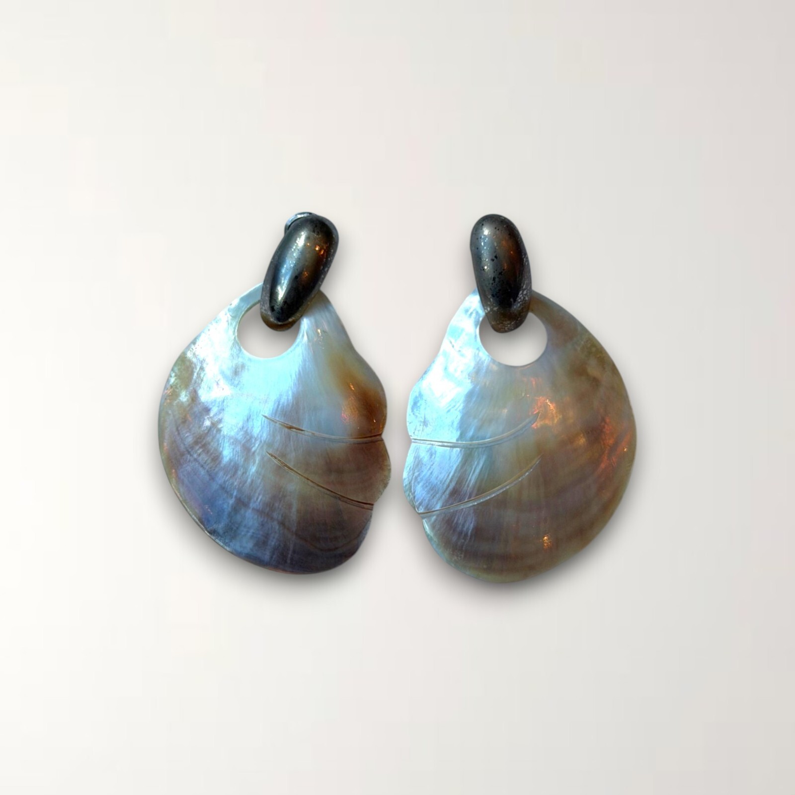 Vintage Iridescent Mother of Pearl Shell Earrings
