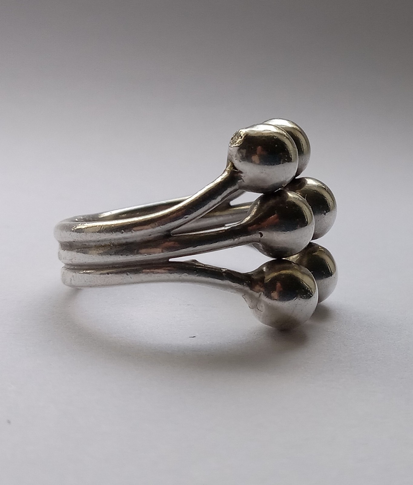 Silver Metal Multi-Ball Cluster Band Ring Size 7.5, No Stone, Silver Tone
